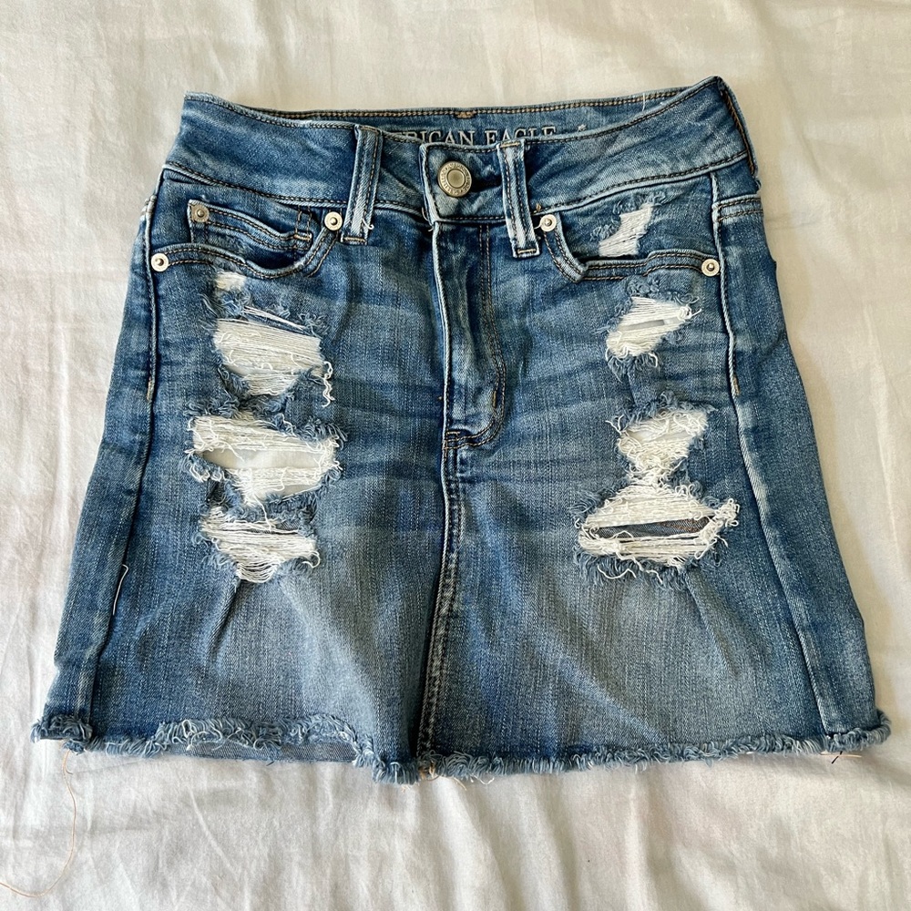 American eagle ripped jean skirt